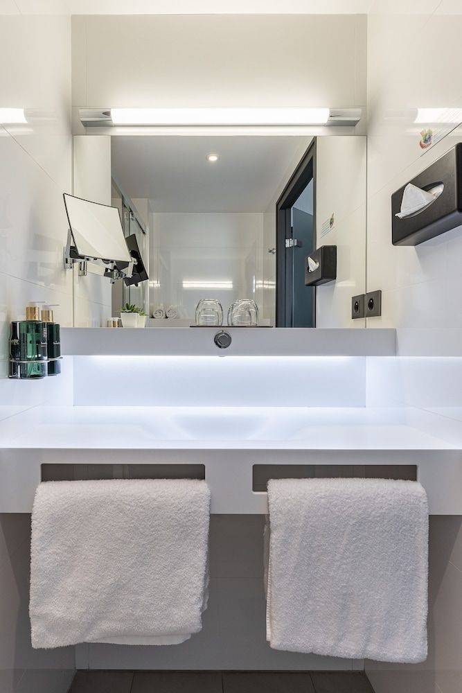 Hotel B55 Classic Double or Twin Room, With Shower 6