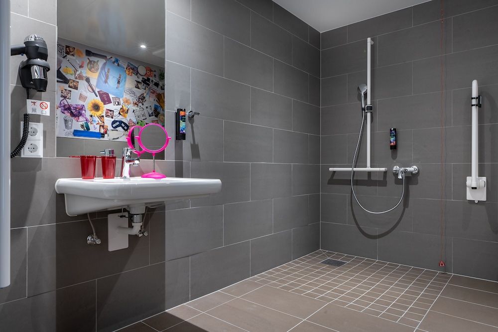 Holiday Inn - the niu, Timber Esslingen by IHG Standard Room, 1 Queen Bed, Accessible 4