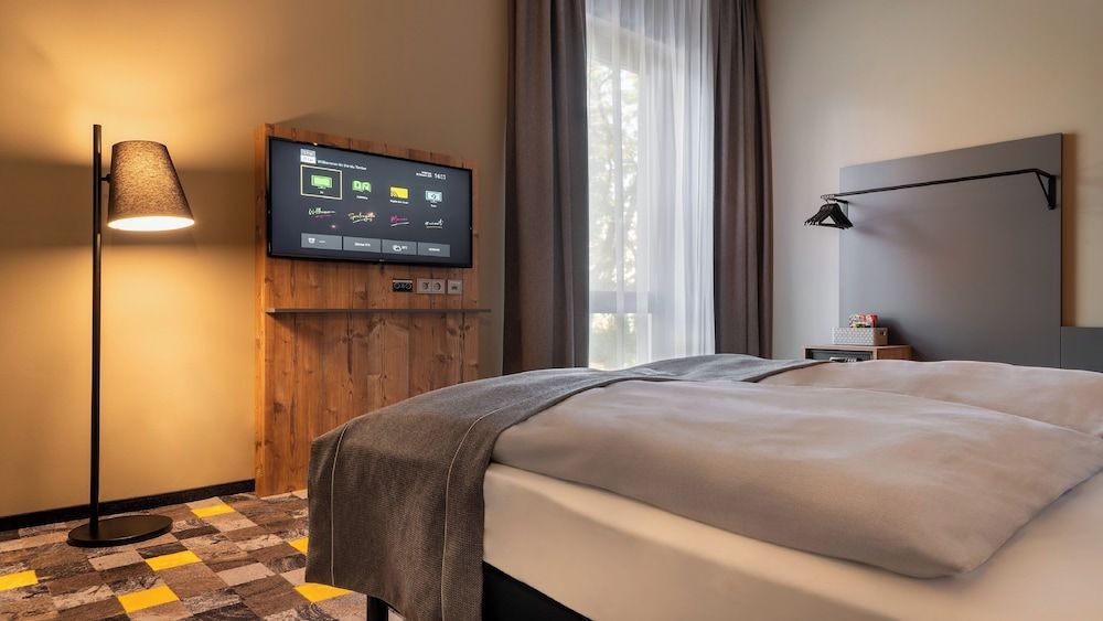 Holiday Inn - the niu, Timber Esslingen by IHG Premium Room, 1 Queen Bed 2