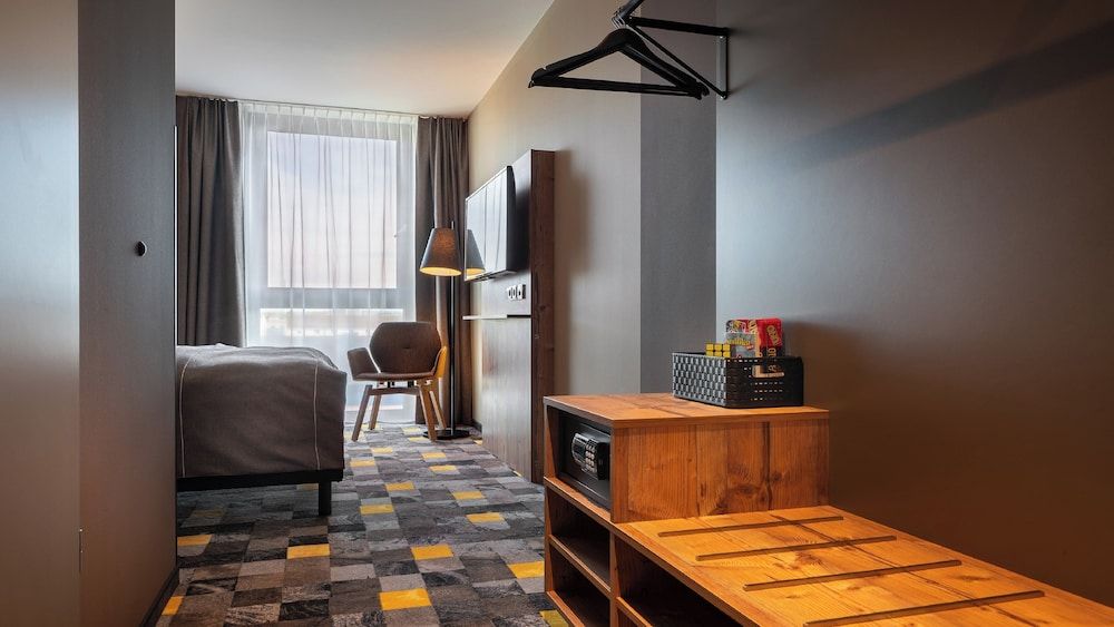 Holiday Inn - the niu, Timber Esslingen by IHG Standard Room, 1 Queen Bed, Accessible 5