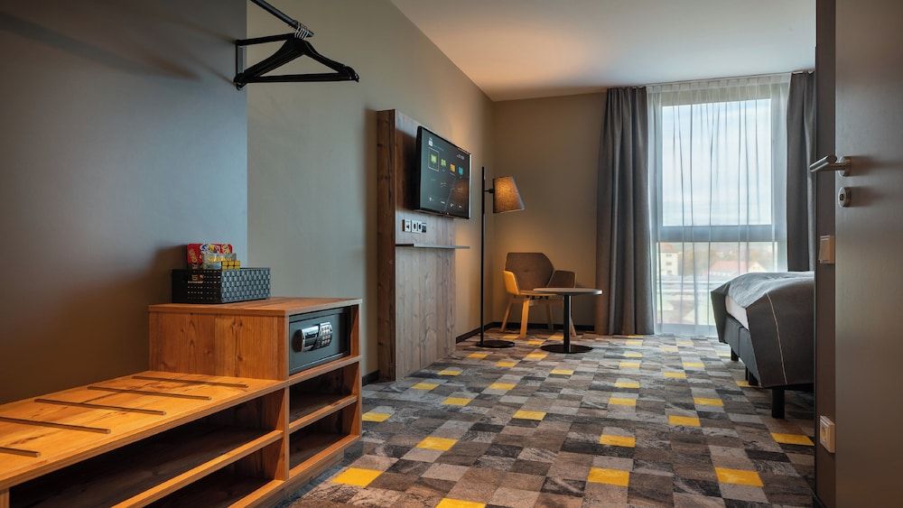 Holiday Inn - the niu, Timber Esslingen by IHG Premium Room, 1 Queen Bed 5