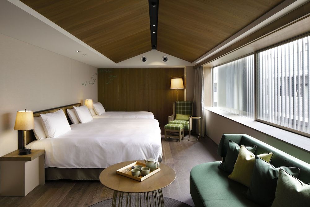 Deluxe Corner Triple for 3 People with Lounge Access