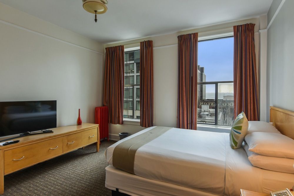 The Moore Hotel Standard Room, 1 Queen Bed, Private Bathroom, No Air Conditioning 8