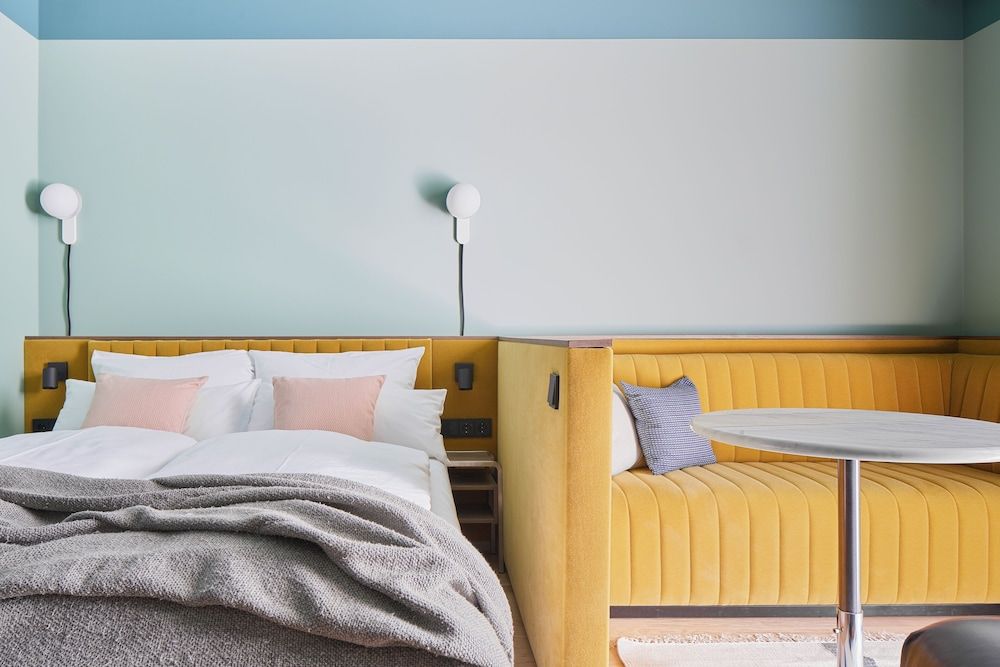 Schwan Locke Locke Studio 3