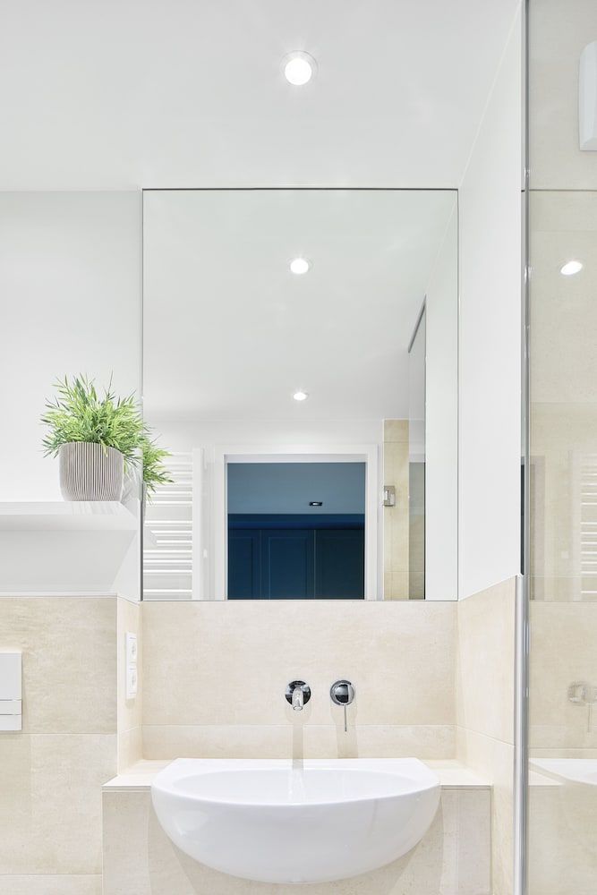 Schwan Locke Locke Studio 10