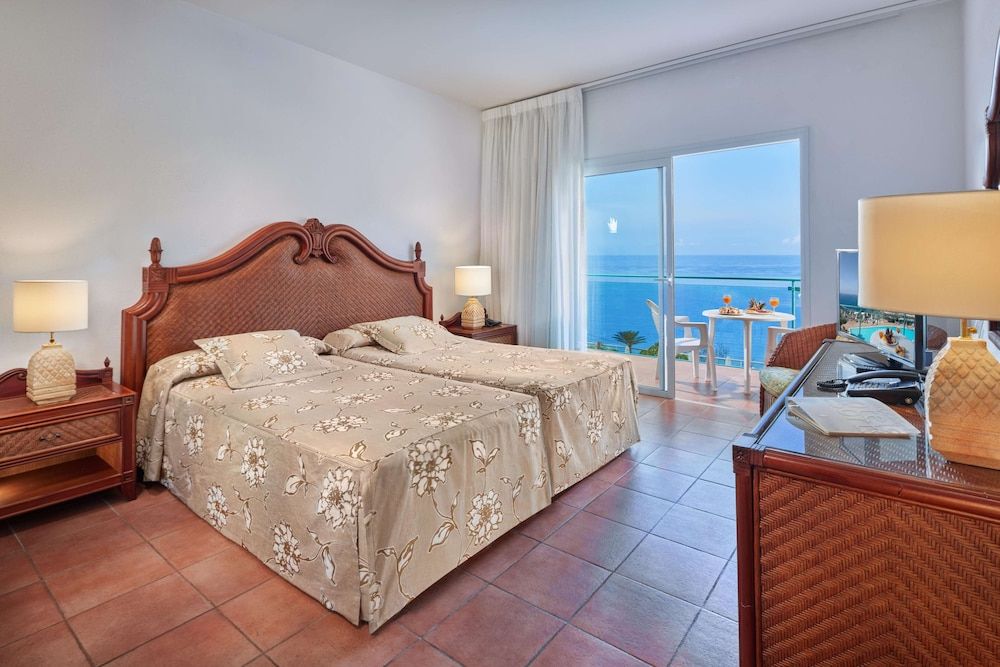 Suite, Sea View (2 adults and 2 children)