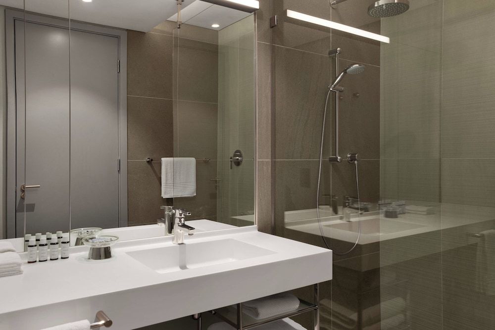 AC Hotel by Marriott Cape Town Waterfront Room, 1 King Bed, Harbor View 14
