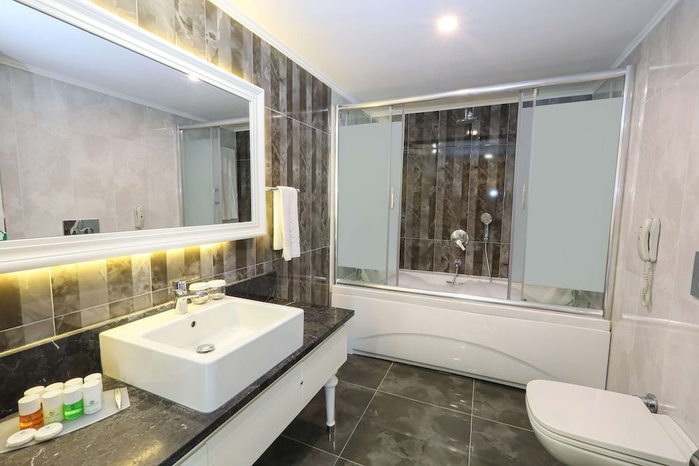 Sherwood Exclusive Lara, All Inclusive Standard Jacuzzi Suite 5