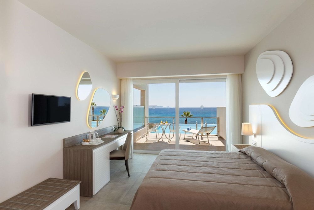 Family Room, Pool Access, Sea View (Executive)