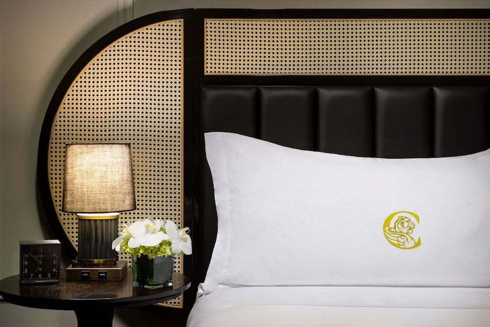 The Candler Hotel Atlanta, Curio Collection by Hilton Standard Room, 1 King Bed, Accessible (Hearing) 2