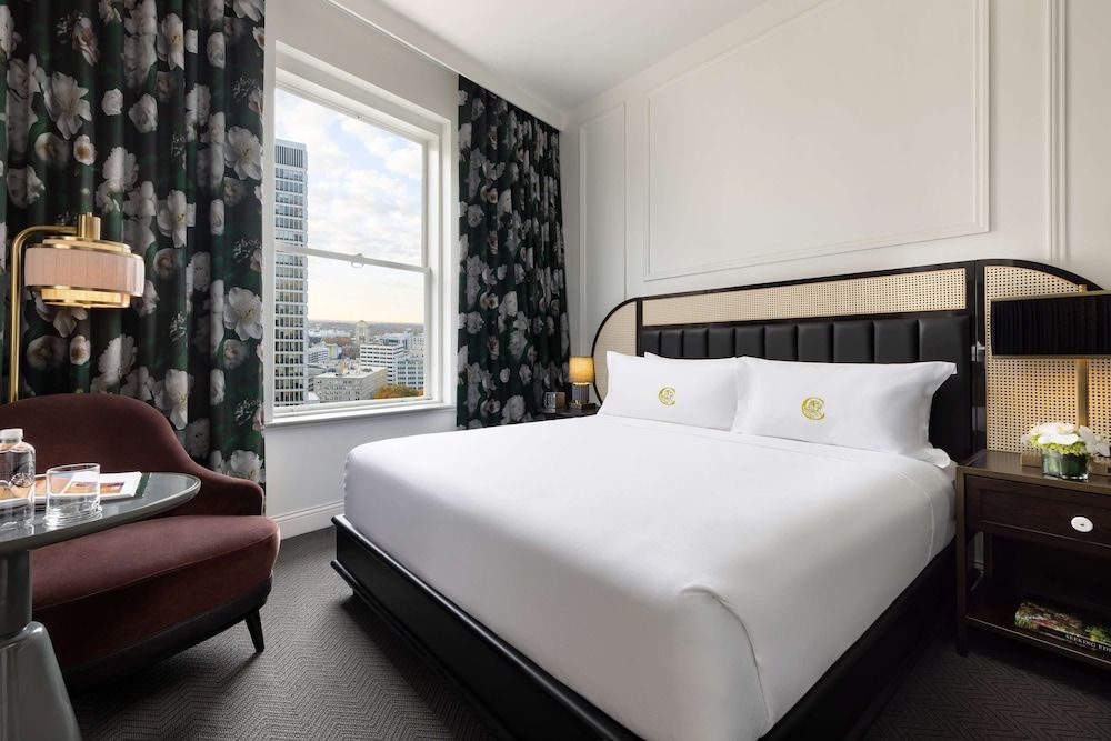 The Candler Hotel Atlanta, Curio Collection by Hilton Standard Room, 1 King Bed, Accessible (Hearing) 5