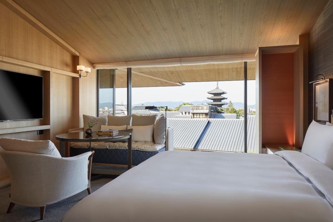 1 King Bed, Pagoda View