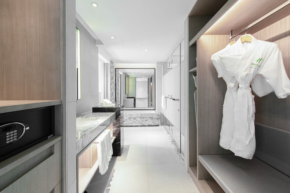 Suite, 1 King Bed with Sofa bed (Top Floor)