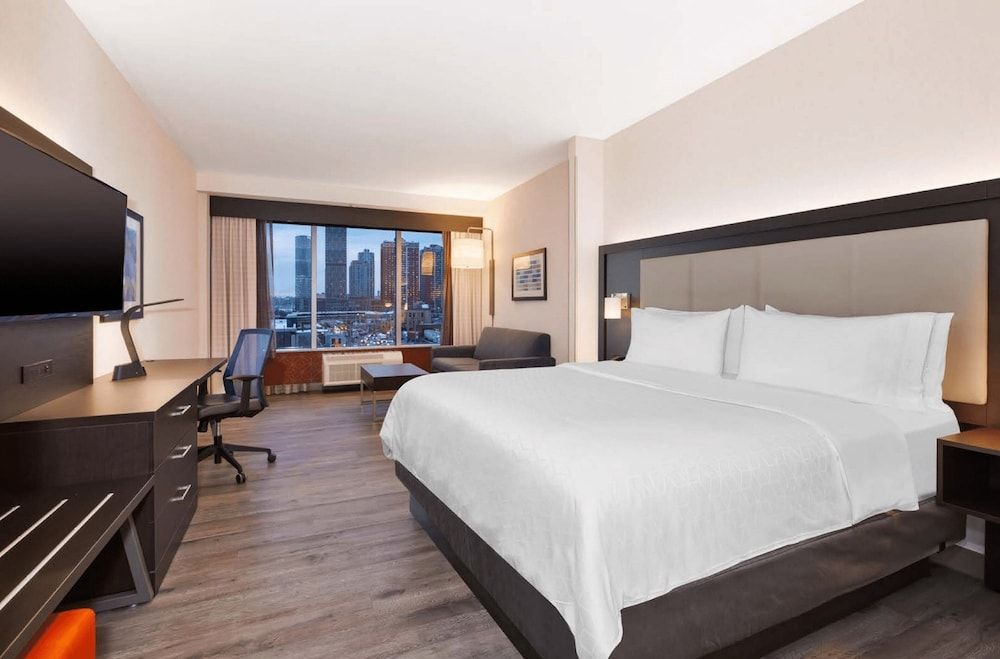 undefined Holiday Inn Express & Suites Jersey City - Holland Tunnel by IHG 8