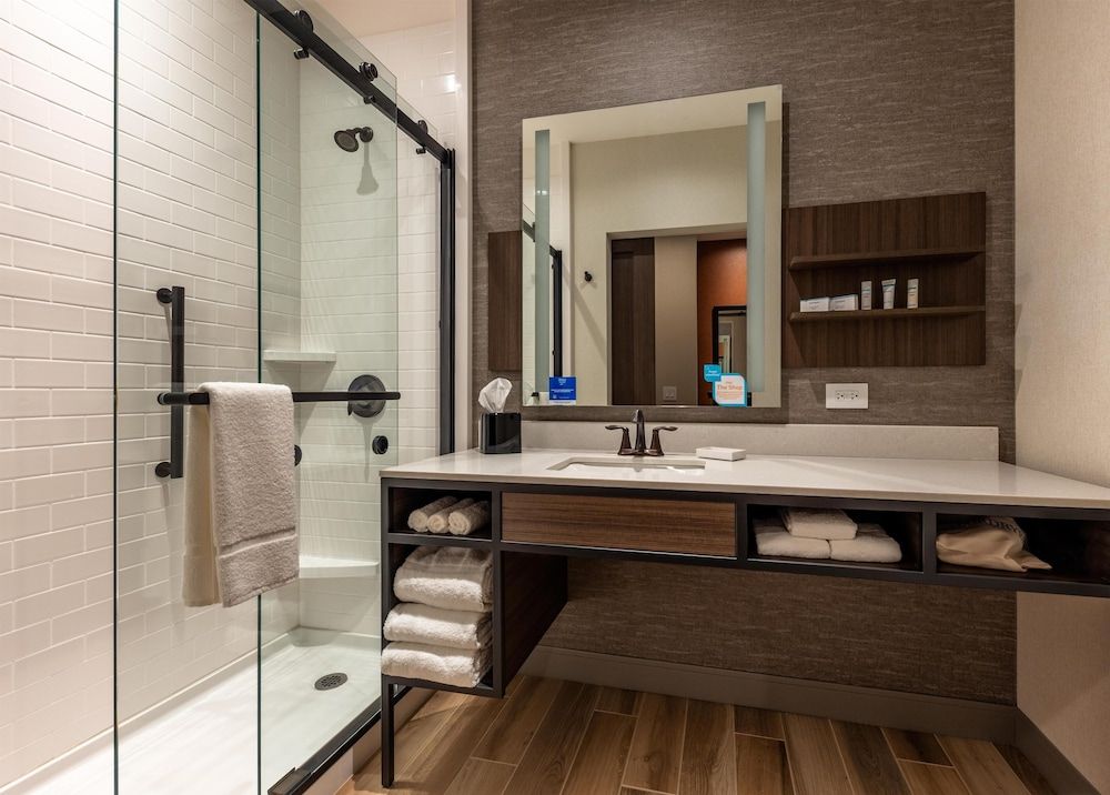 undefined Hilton Garden Inn Chicago Central Loop 9
