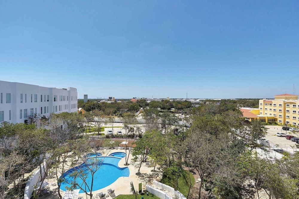 undefined Fairfield Inn & Suites by Marriott Cancun Airport 5