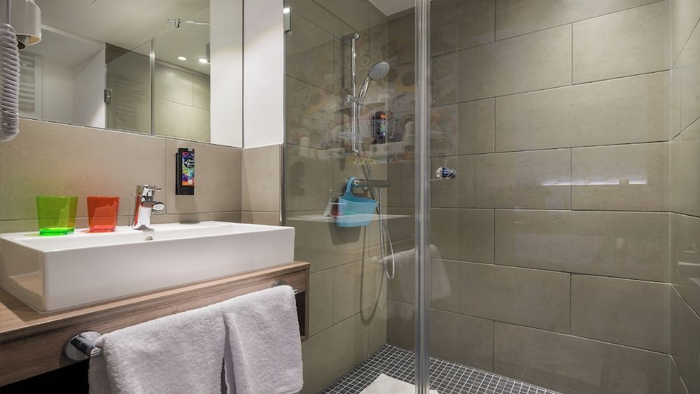 Holiday Inn - the niu, Welly Kiel by IHG Premium Room, 1 Queen Bed 10