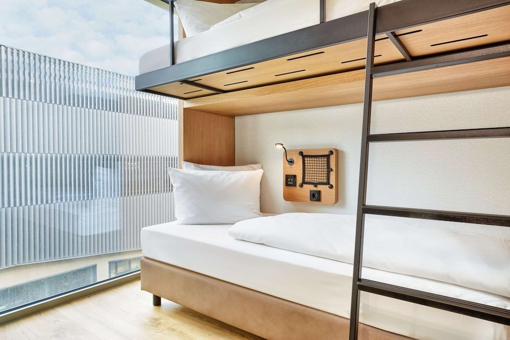 H2 Hotel Leipzig Comfort Quadruple Room 2