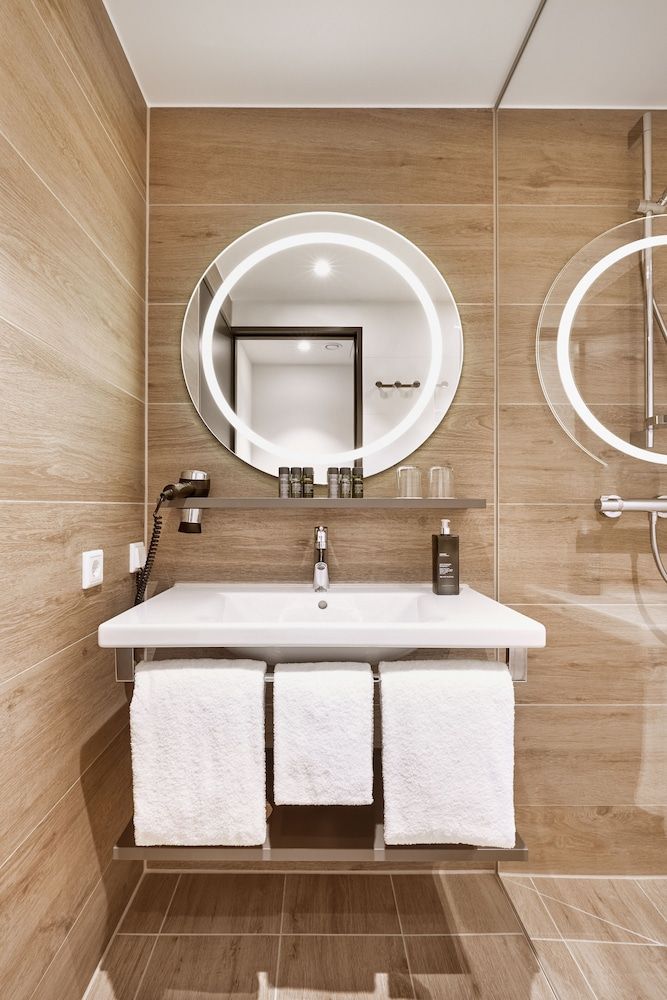 H2 Hotel Leipzig Comfort Quadruple Room 5