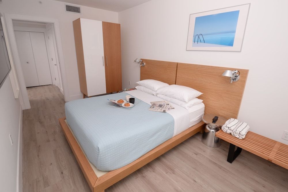 Urban One Bedroom- with Standing Balcony