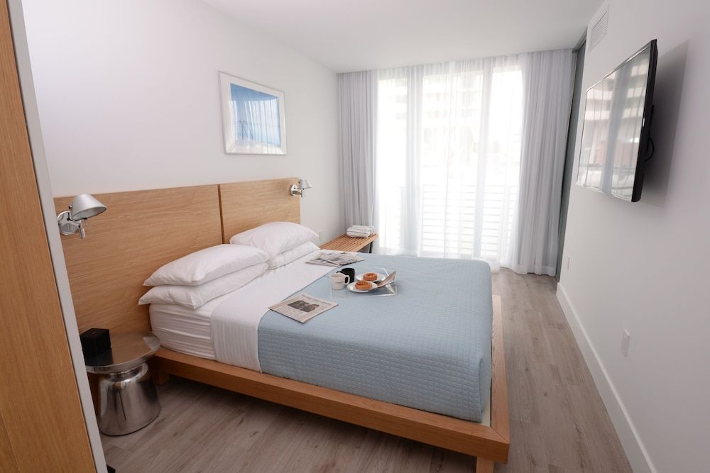 Urban One Bedroom- with Standing Balcony