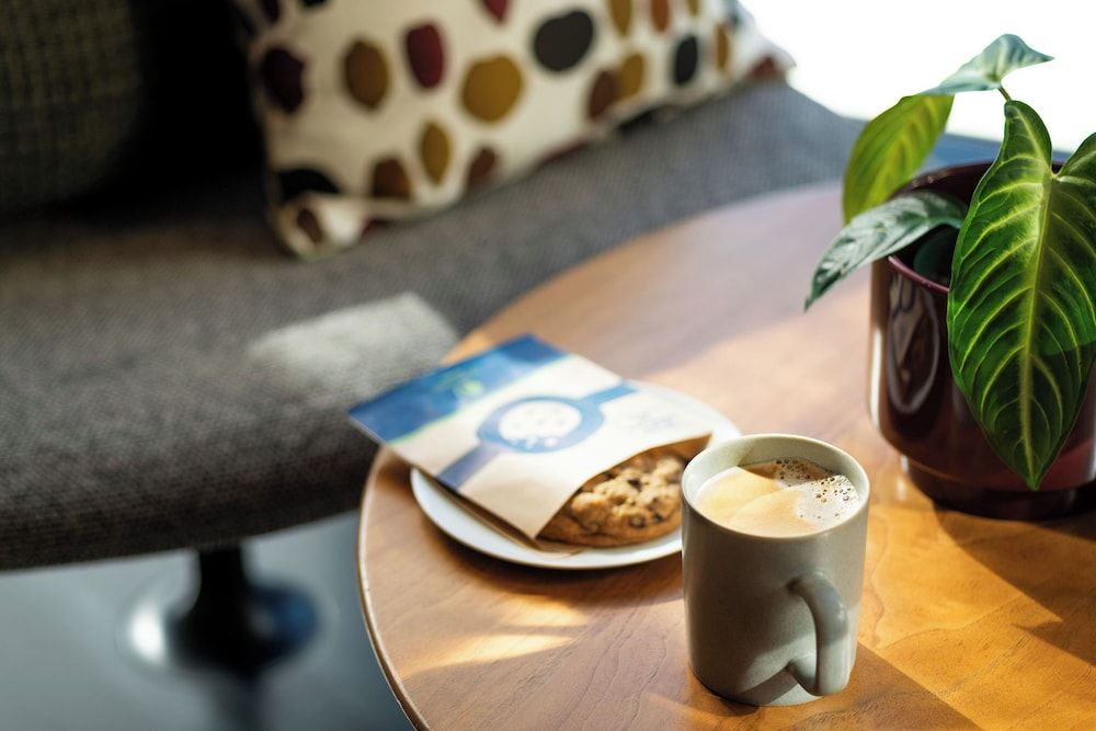 DoubleTree by Hilton Tokyo Ariake Room, 1 Queen Bed (Guest Room) 2