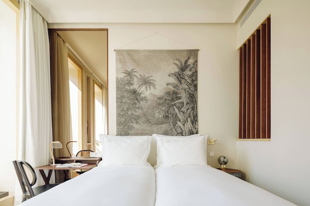 undefined The Ivens, Autograph Collection