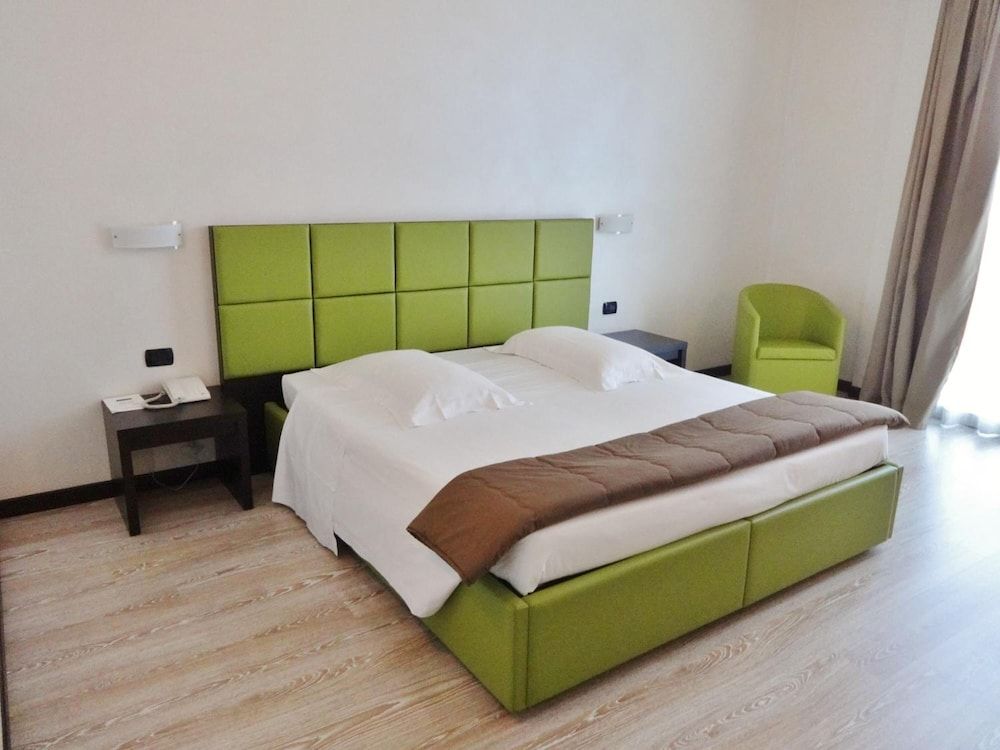 Standard Double Room ground/mezzanine floor (double entrance with stairs into the room)