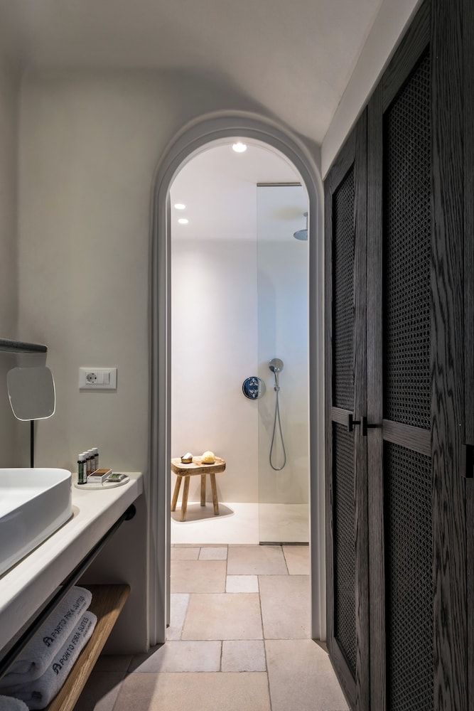 Porto Fira Suites Suite 16