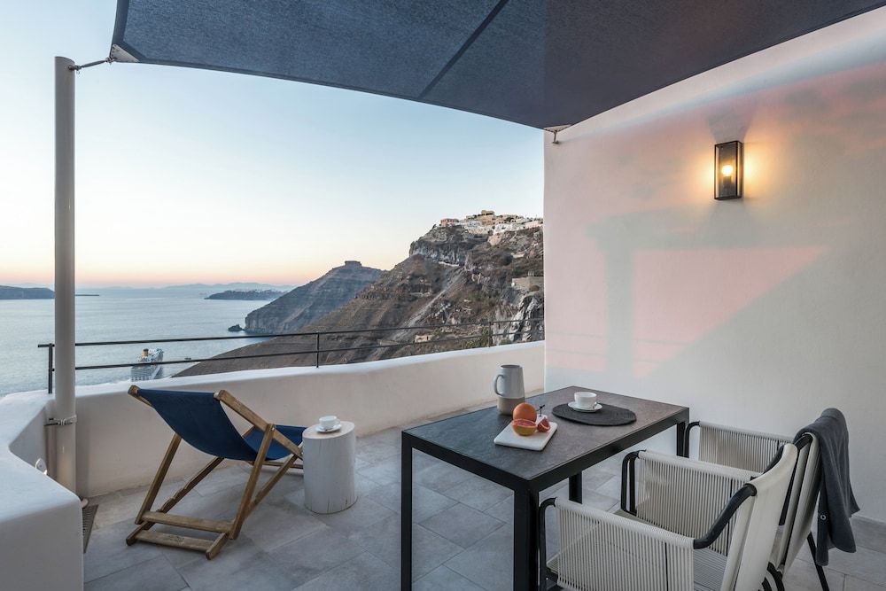 Porto Fira Suites Suite 12