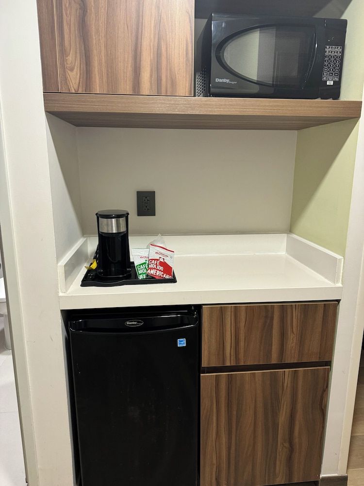 Holiday Inn Express & Suites Playa Del Carmen by IHG Standard Room, 1 King Bed 8