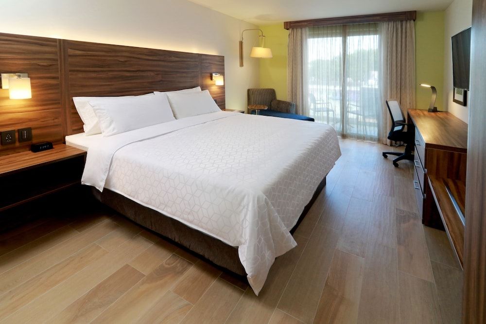 undefined Holiday Inn Express & Suites Playa Del Carmen by IHG 2