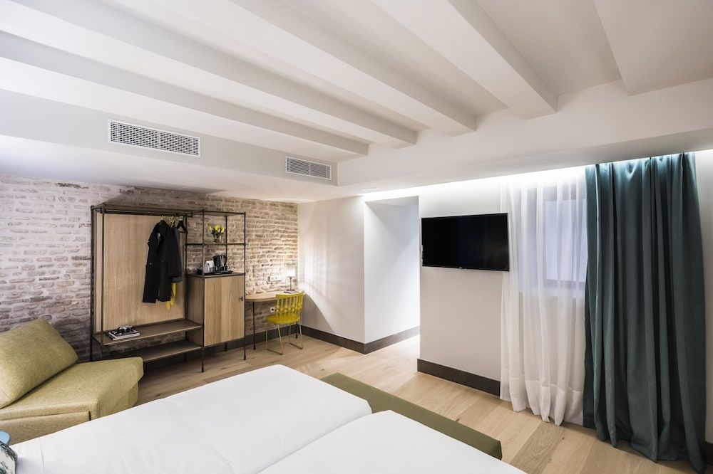 Intelier Casa de Indias Hotel Standard Double or Twin Room, Courtyard Area 8