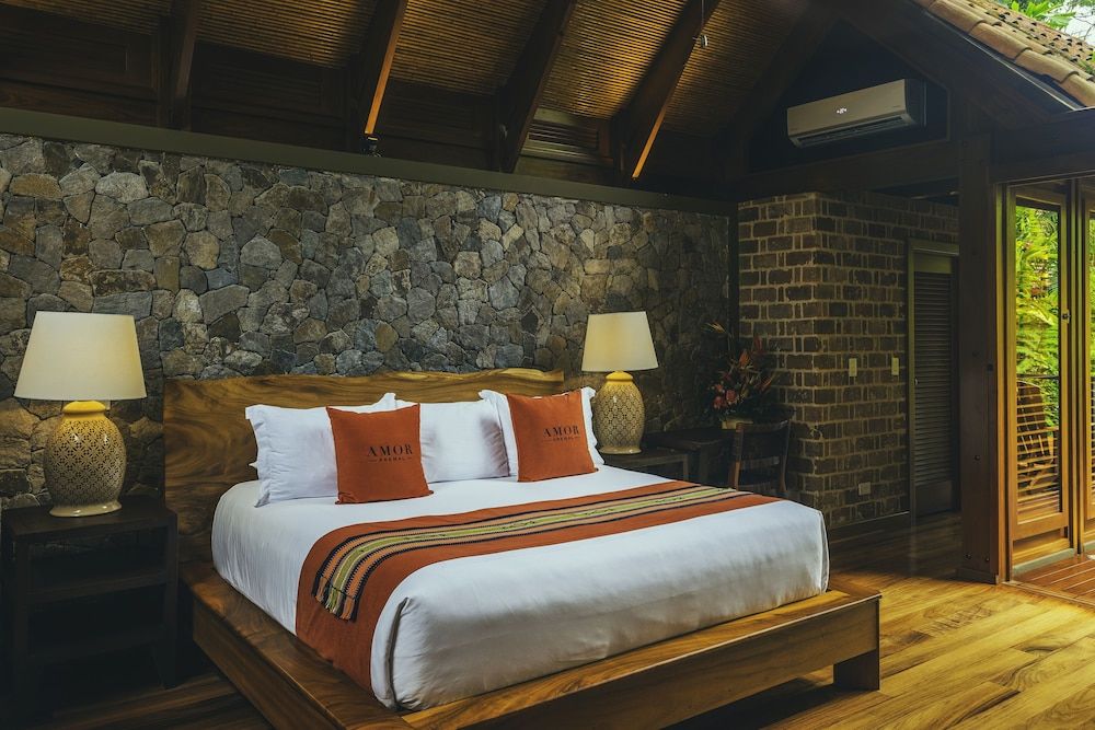 undefined Amor Arenal Adults Friendly