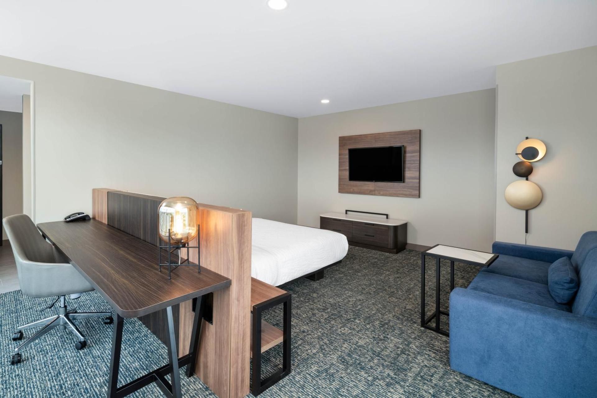 1 King Bed, Corner Studio Suite, Non-Smoking