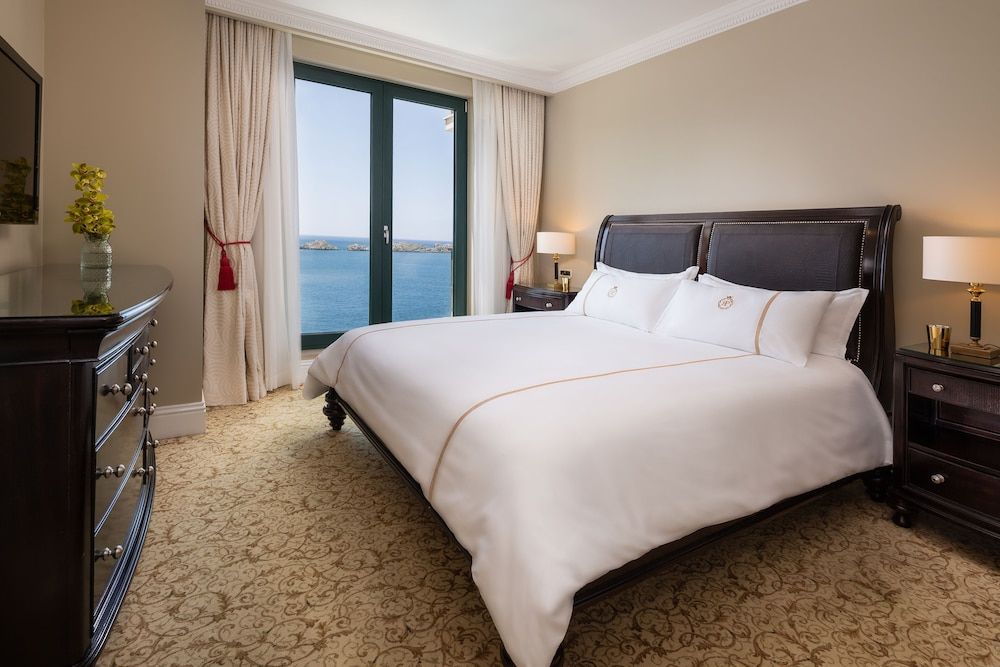 Deluxe Suite, 1 King Bed with Sofa bed, Balcony, Sea View