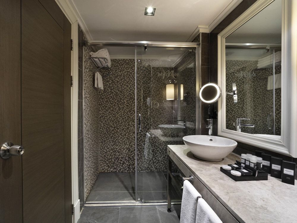 Mercure Istanbul Bomonti Standard Double Room, 1 Double Bed, City View 4