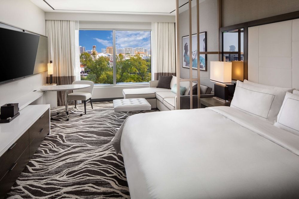 Deluxe Room, 1 King Bed