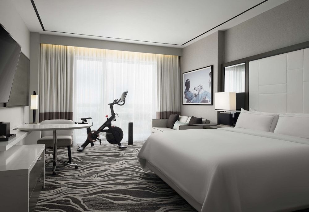 Room, 1 King Bed (Peloton)