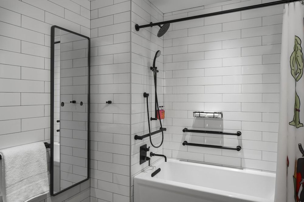 undefined Moxy San Diego Downtown/Gaslamp Quarter 4