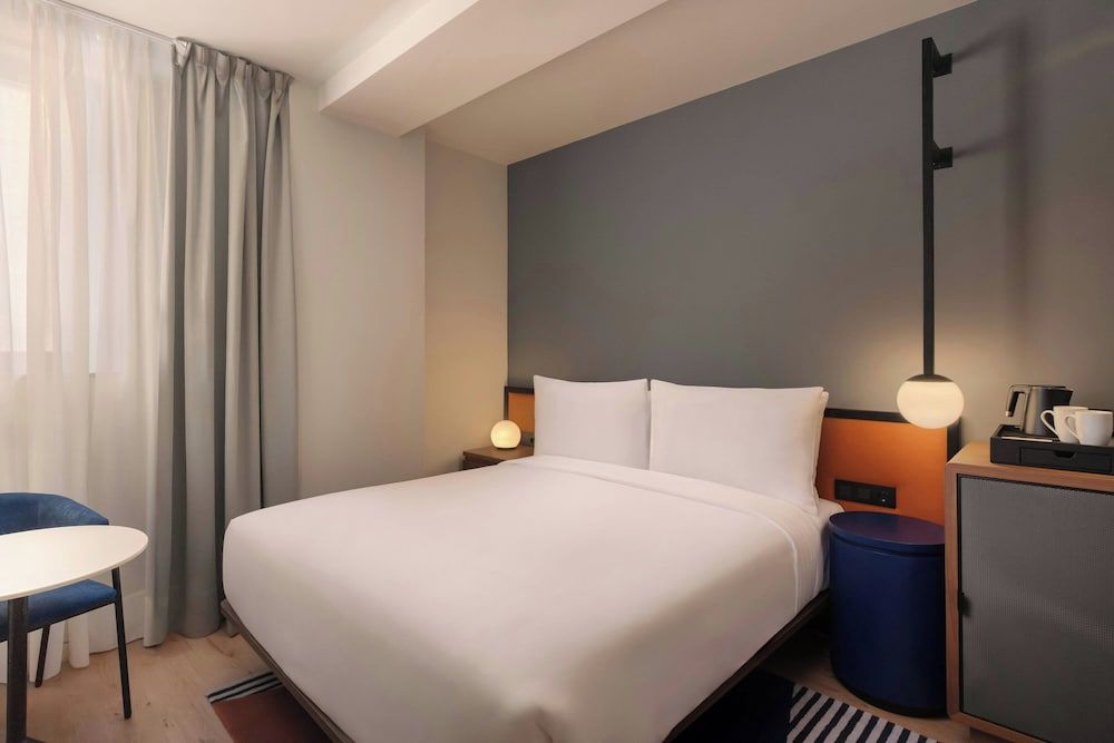 Aloft Madrid Gran Via Queen Room 4
