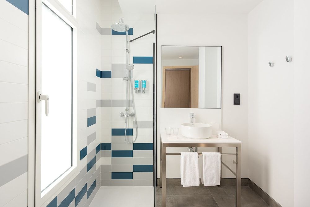 Aloft Madrid Gran Via Queen Room 12