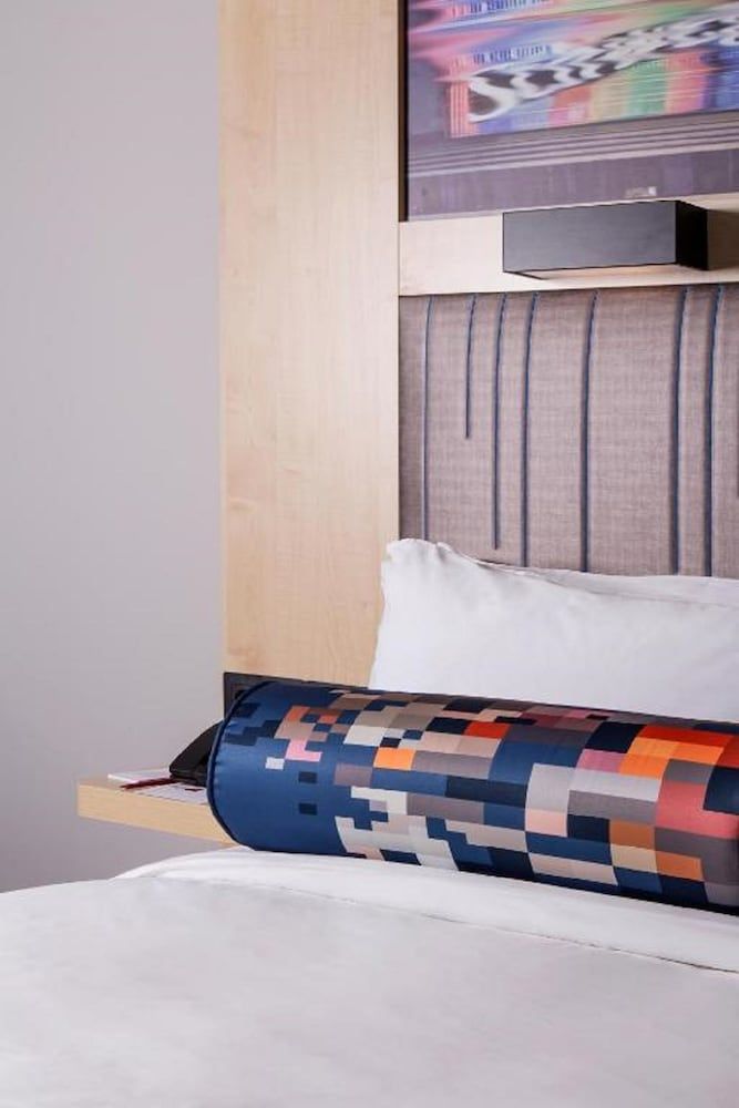 Aloft Madrid Gran Via Queen Room 8