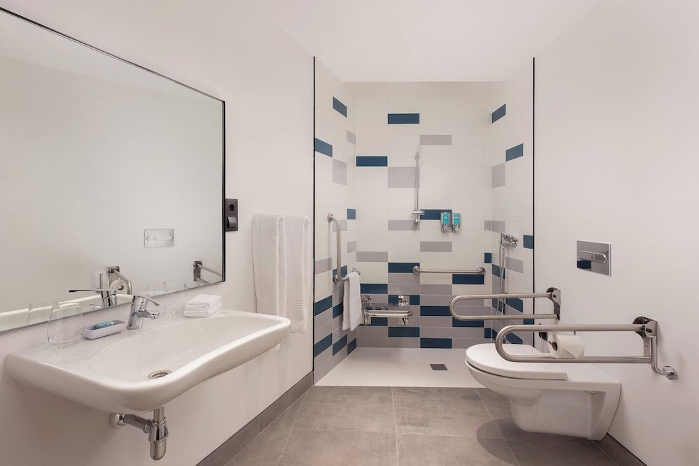 Aloft Madrid Gran Via Queen Room 10