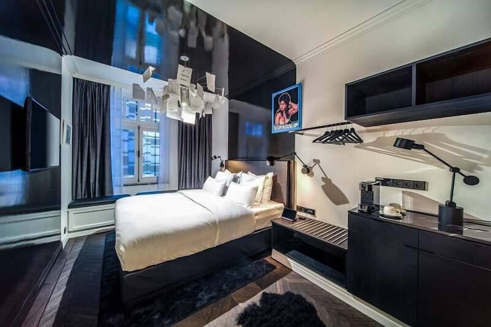 The Highlander Deluxe Double Room, 1 King Bed 4