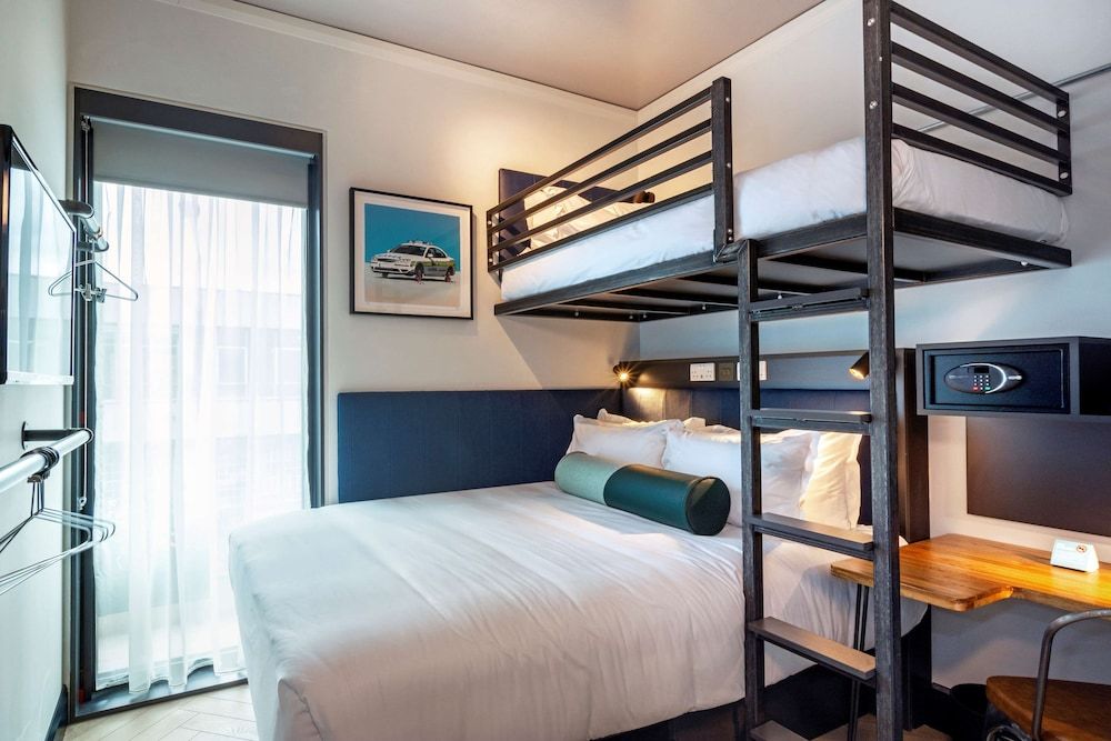 undefined The Hendrick Smithfield