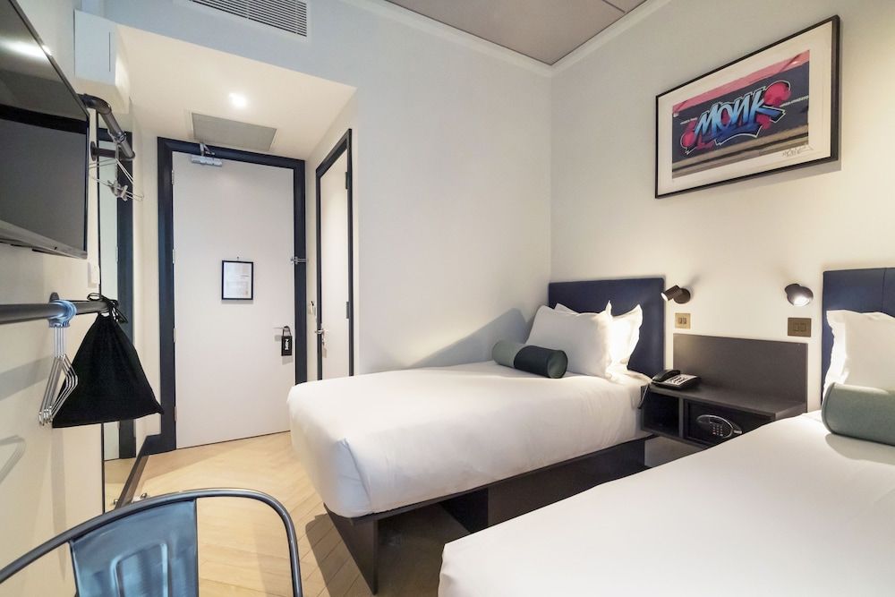 undefined The Hendrick Smithfield 2