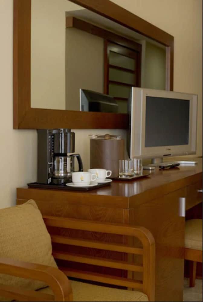 Grand Sunset Princess - All Inclusive Deluxe Suite, Garden View 3