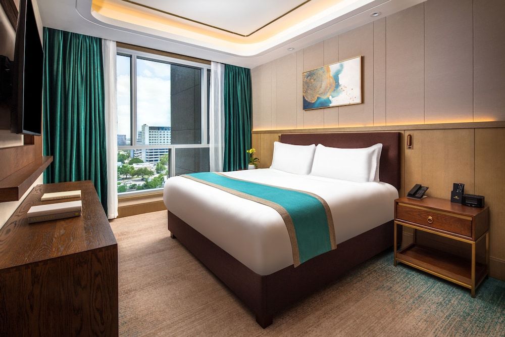 Blossom Hotel Houston Deluxe 2 Kings Two Bedrooms Suite