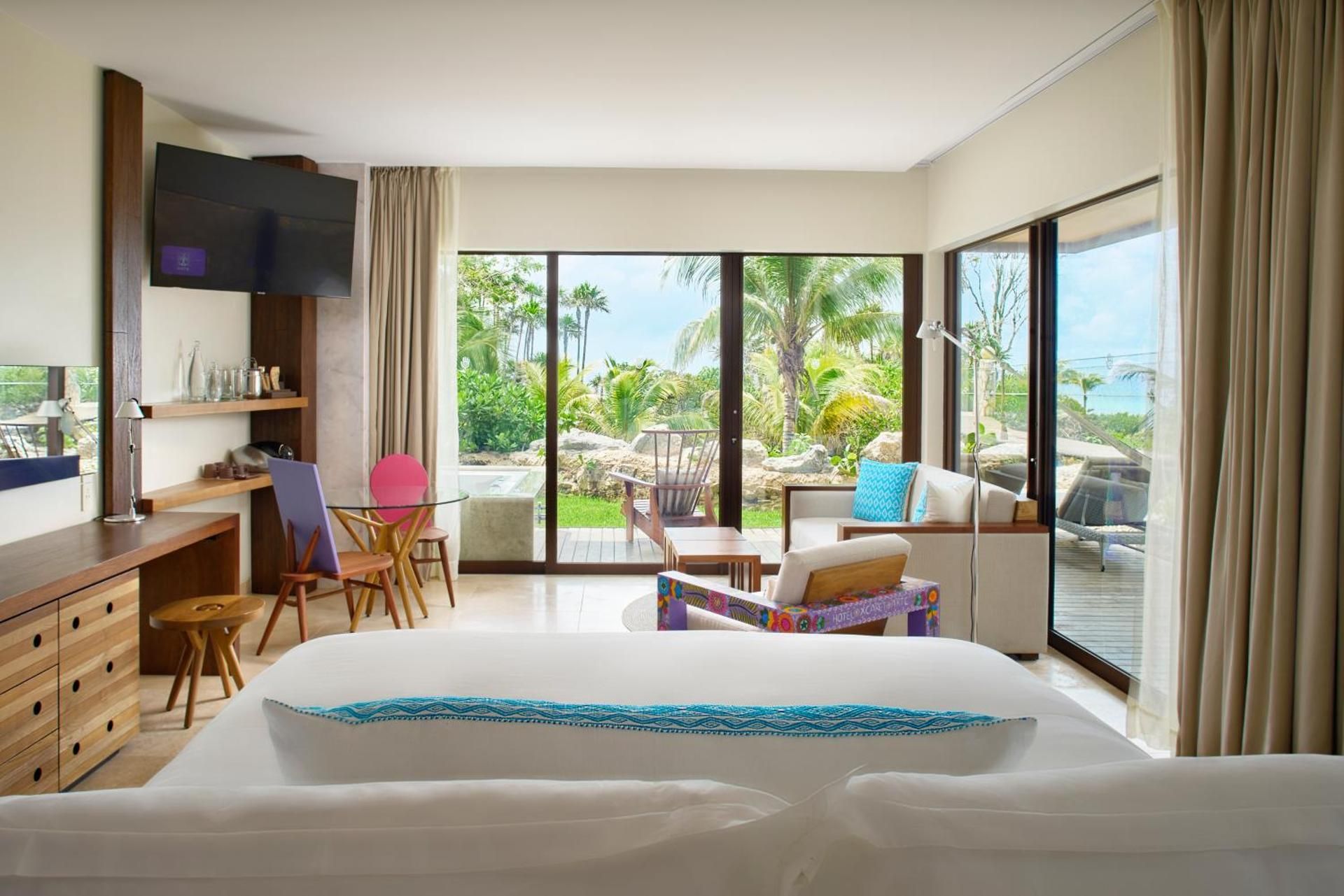 Deluxe One-Bedroom Apartment with Ocean View